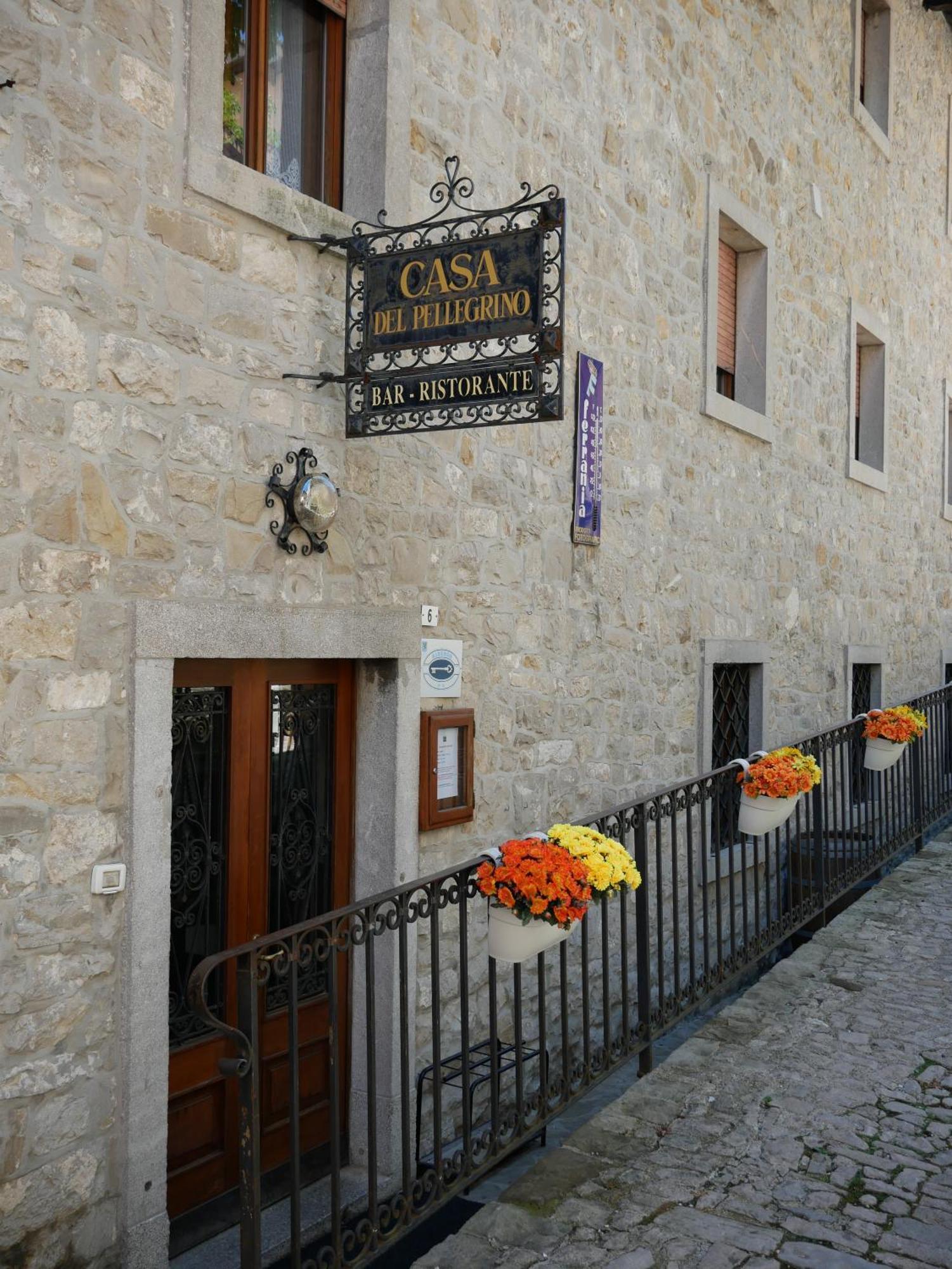 Hotel Casa Del Pellegrino - Castelmonte Exterior photo